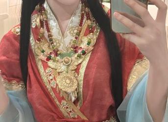 秋山AkI和她的网袜：分享一段轻松时光的穿梭