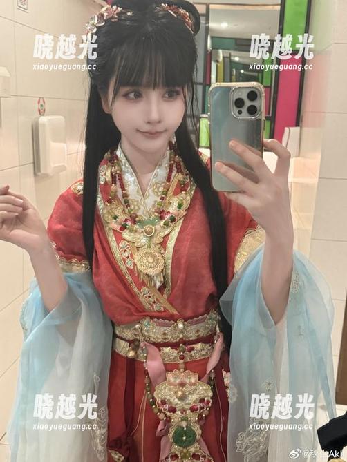 秋山AkI 秋山AkI和她的网袜:分享一段轻松时光的穿梭
