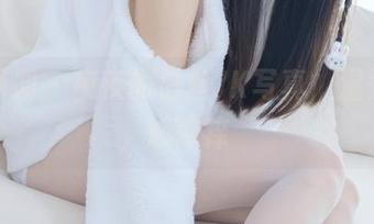稚乖画册 – 夜夜的白丝JK写真，温柔却又心痒痒