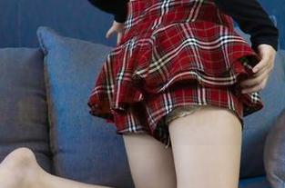 绮梦摄影 – 从扭动到静态，露露的灰丝写真集带我进入未知的半步。