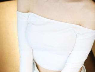 美媛馆 – 慵懒居家：许诺sabrina的写真，连自拍都在偷懒！