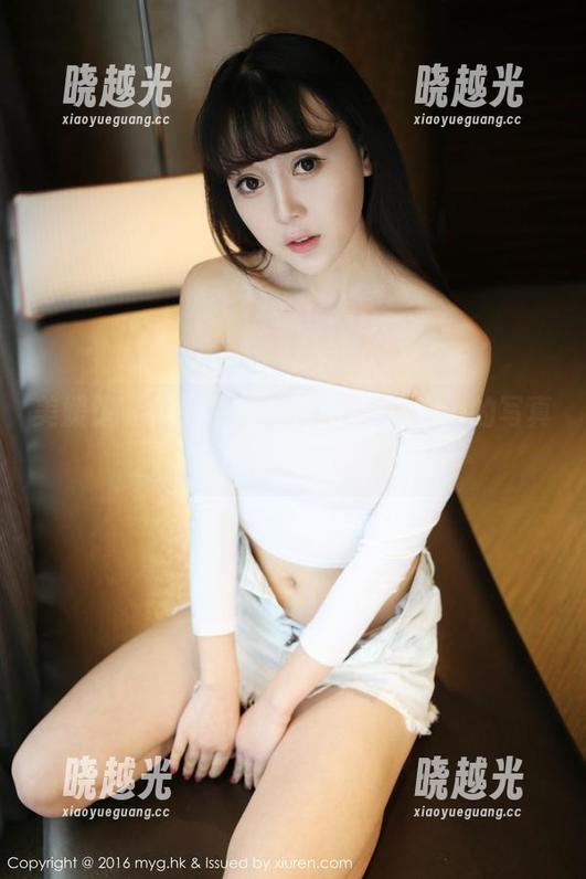 美媛馆 - 慵懒居家：许诺sabrina的写真，连自拍都在偷懒！