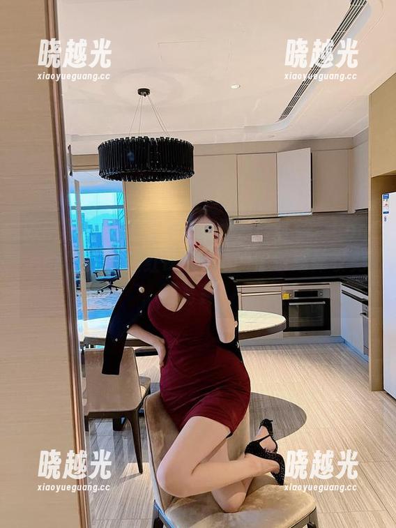 脸红Dearie 微密圈 - 谁还在为赞助图片而苦恼,Comeon,这是脸红Dearie的紫色连体衣免费写真!