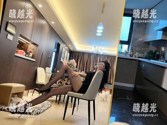 葛征 微密圈 - 葛征的短裙套图:视频没法体验的凹凸,下载试试。