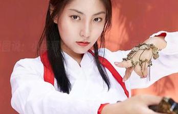 蜜桃社 – 原图说：小草莓Berry的妹妹，远比草莓甜，赶紧来抢资源吧！