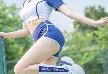 我看着蜜汁猫裘的小护士图包，心中不免浮现些小想法，这画面未免太抓人了。