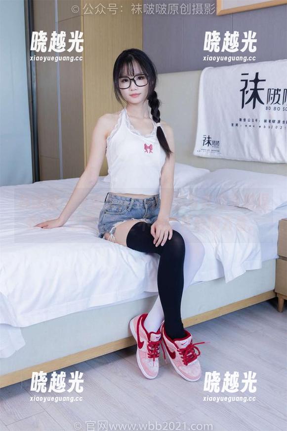 袜啵啵-小安 袜啵啵 - 小安这高跟凉鞋的写真很会挑逗我的眼球啊,完全不想往其他地方看。