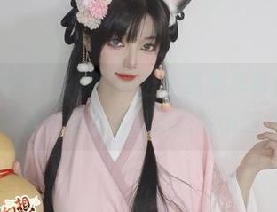 美图大餐，许枳的小公主吃着草莓蛋糕，俨然是个拿着镰刀的无敌小仙女！