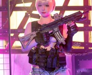 哇，好高清啊，超皮皮皮奶把超级索尼子和露背毛衣组合得如此妙，画面好难忘。