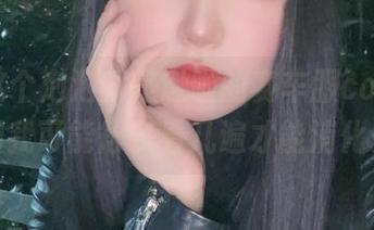 哦，这个泡泡就是逊啦的赛车服cos，原图我可能得多看几遍才能消化。