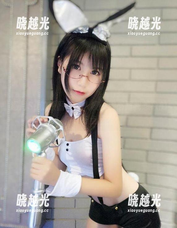 逐月Su 逐月Su的原图,双人噢…观感跟我想象的差得有点远?