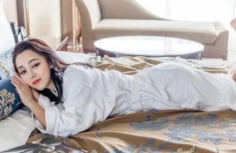 青豆客 – 不会有人说这不值得收藏吧？黄可christine的丝袜写真合集，来我怀里吧！