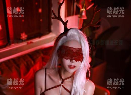 黑白御猫 高清视角下的黑白御猫,瑜伽里的每一个动作都像是在舞蹈。